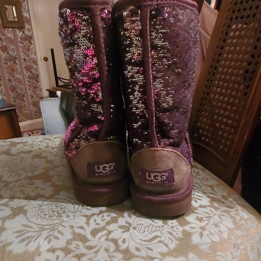 Shoes - Picture 3 of 4